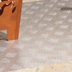 Pejse^4-delt Aluminium Checker Plader - Skridsikre Trappetrin | Størrelse: 90x50 cm | Farve: Sølv