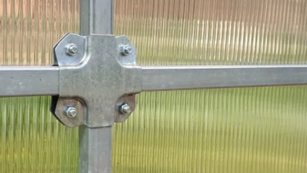 Discount Drivhus KLASIKA RØR 3x8m (24m2) med fundamenter og 4mm polycarbonatbelægning Drivhus