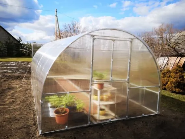 Clearance Drivhus KLASIKA RØR 3x10m (30m2) med fundamenter og 4mm polycarbonatbelægning Drivhus