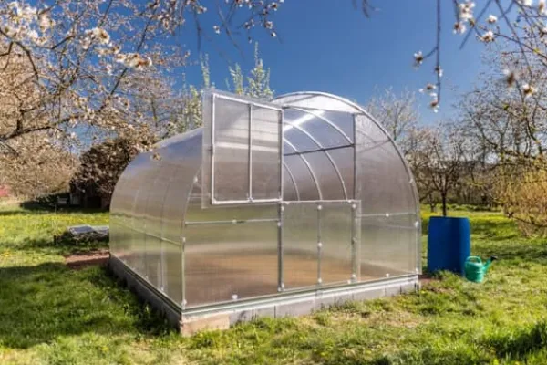 Clearance Drivhuse KLASIKA TUBE 3x6m (18m2) med fundament og 6mm polycarbonatbelægning Drivhus