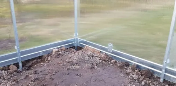 Clearance Drivhuse KLASIKA TUBE 3x6m (18m2) med fundament og 6mm polycarbonatbelægning Drivhus