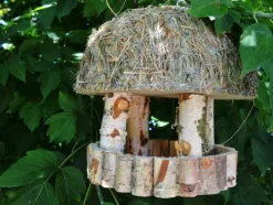 Til Fugle & Småvildt^Fuglefoderhus i træ – fuglehus K105