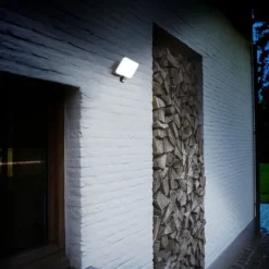 Outlet Halogen projektør PIR bevægelsessensor 50W neutralt lys 5000K 4750lm IP65 FLOOD Videx Sikkerhedslamper