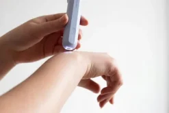Insektmiddel & Dyreafvisende Middel^HelpMedi StingCare - hjælp med insektbid