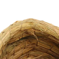 Til Fugle & Småvildt^Hyggeligt håndflettet fuglehus til parakitter, undulater, papegøjer, finker og spurve