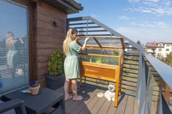 Sale Mini drivhus med overdækning til altan og terrasse 110x55x120 cm Greenspot - Drivhus på træplatform, Hævet træbed, Kold ramme med overdækning på høje | CDON Drivhus