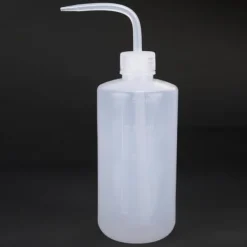 500ml plastik vandflaske til sukkulenter med smal mund og skalamærke Vanding