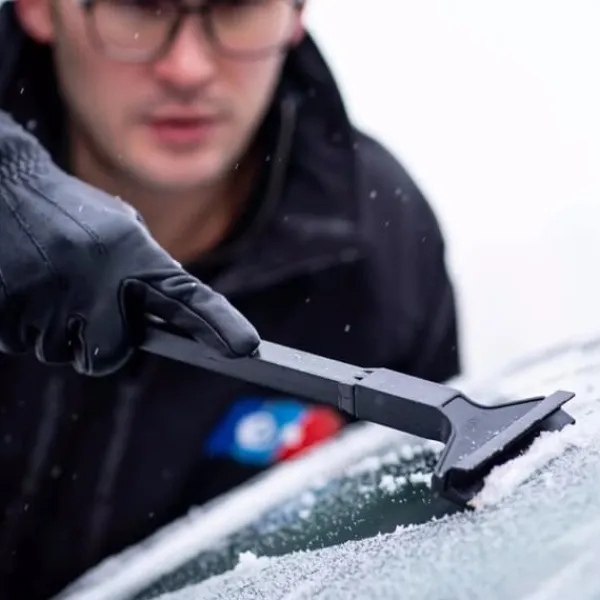 Snerydning^Murska 580L Glasisskraber med langt håndtag og messingblad som gave