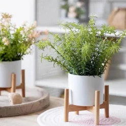 Plantebord, Bambusmateriale, Dimensioner 50cm x 30cm x 80cm, Vægtkapacitet 20kg pr. hylde, Indendørs og udendørs kompatibilitet Plantestativer