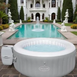 Sale Rund oppustelig jacuzzi – Ø216 cm – 6 personer – 140 luftdyser – inklusive tilbehør – med vandblødgøringsanlæg og timerfunktion Spa & Udendørsbad