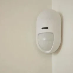 Hjemmealarmsystemer^Smart larmkit + utomhussiren - Ansluten - YALE - 4 tillbehör