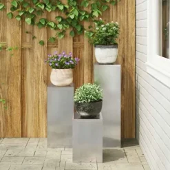 Outlet Sæt af 3 stilfulde planteholdere i rustfrit stål | Størrelse: 24x24x75 cm | Farve: Sølv Krukker & Plantebeholdere