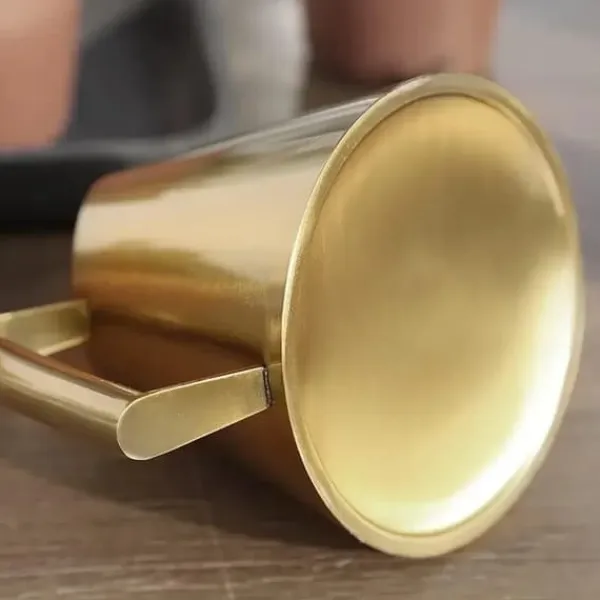 Vanding^Vandkande - Lille blomsterkande - Rustfrit stål 201 - Lang tud - 900 ml - Moderne design - Lakeret overflade - Guld