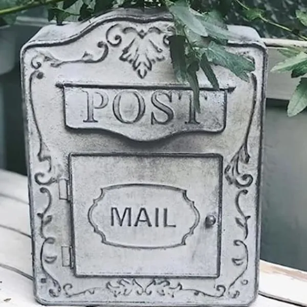 New Vintage postkasse - Vægmonteret postkasse - Hegn-/Vægmontering - Præget metal - Udendørs - Med låg - Mål 26×9,5×34 cm - Grå Postkasser & Brevindkast