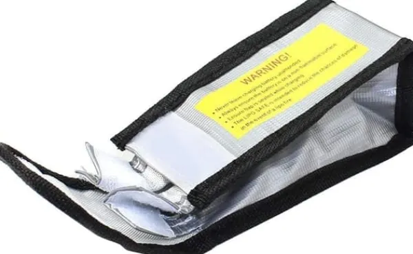 Brandalarm^Yunique - Sikkerhedsetui til lipobatterier, 1 pc, flammehæmmende og anti-eksplosionsmateriale, dimensioner 64X50x95 mm - Beskyttelsesetui til RC